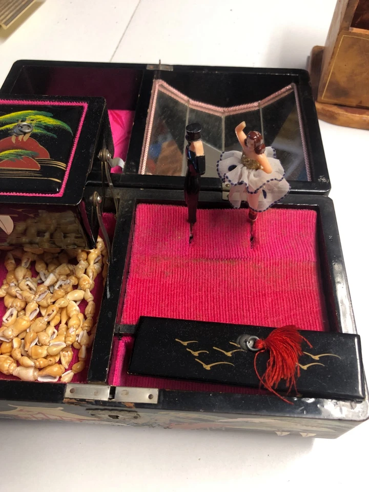 Joyero lacado negro japonés vintage de los años 50 bailarines escena Mt Fuji Foto 3 de 4