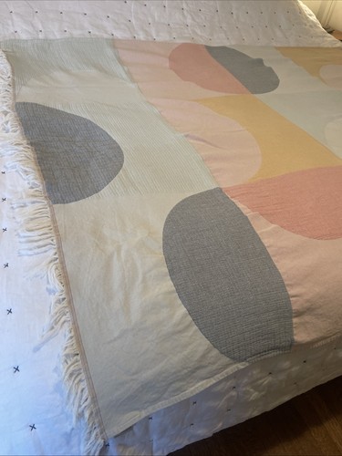 TEXTEIS PENEDO 100% Cotton Throw Coverlet 55”x69” Pastel Geometric Style - Picture 2 of 10