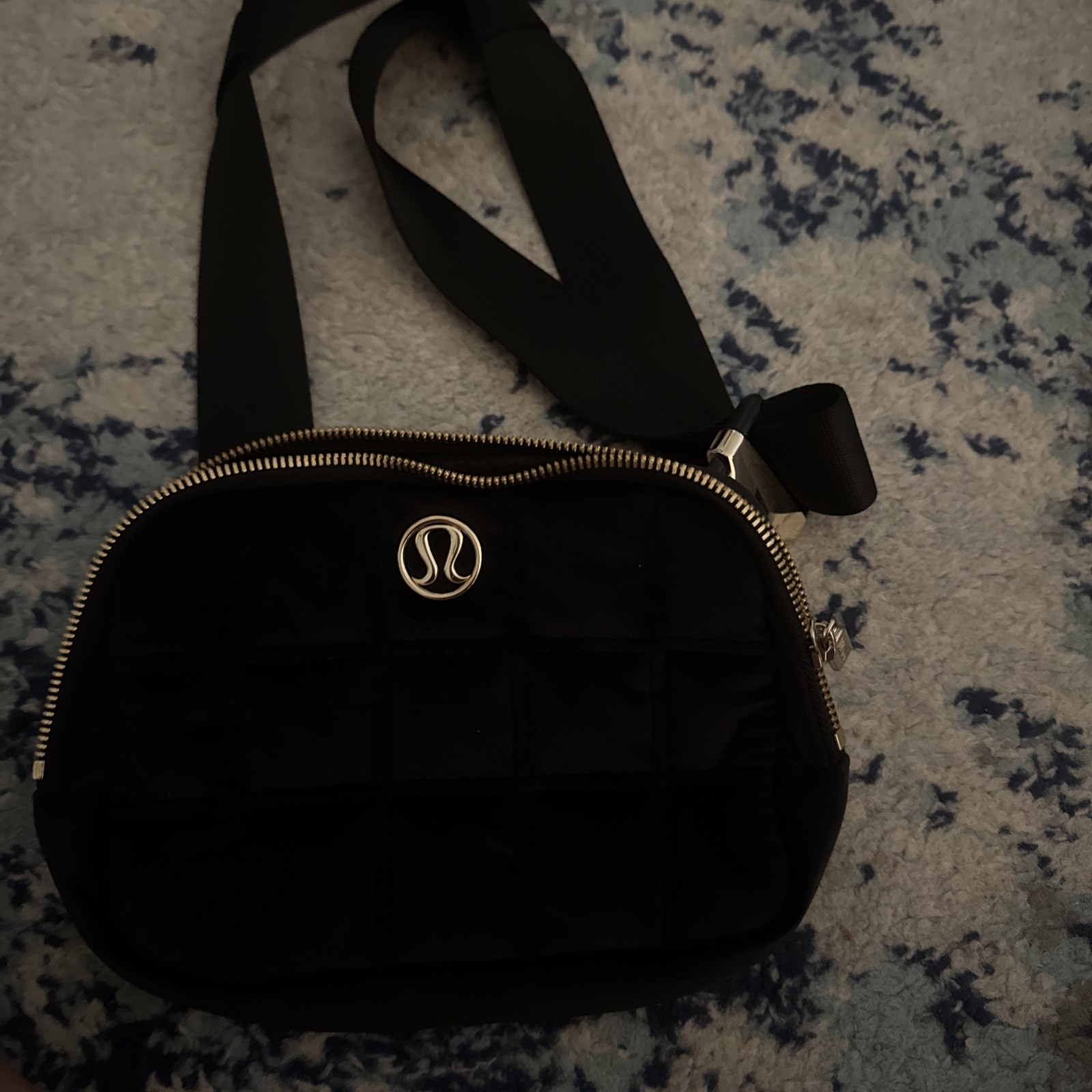 e10-1 NWT Lululemon Everywhere Belt Bag Plush Fleece, BLACK