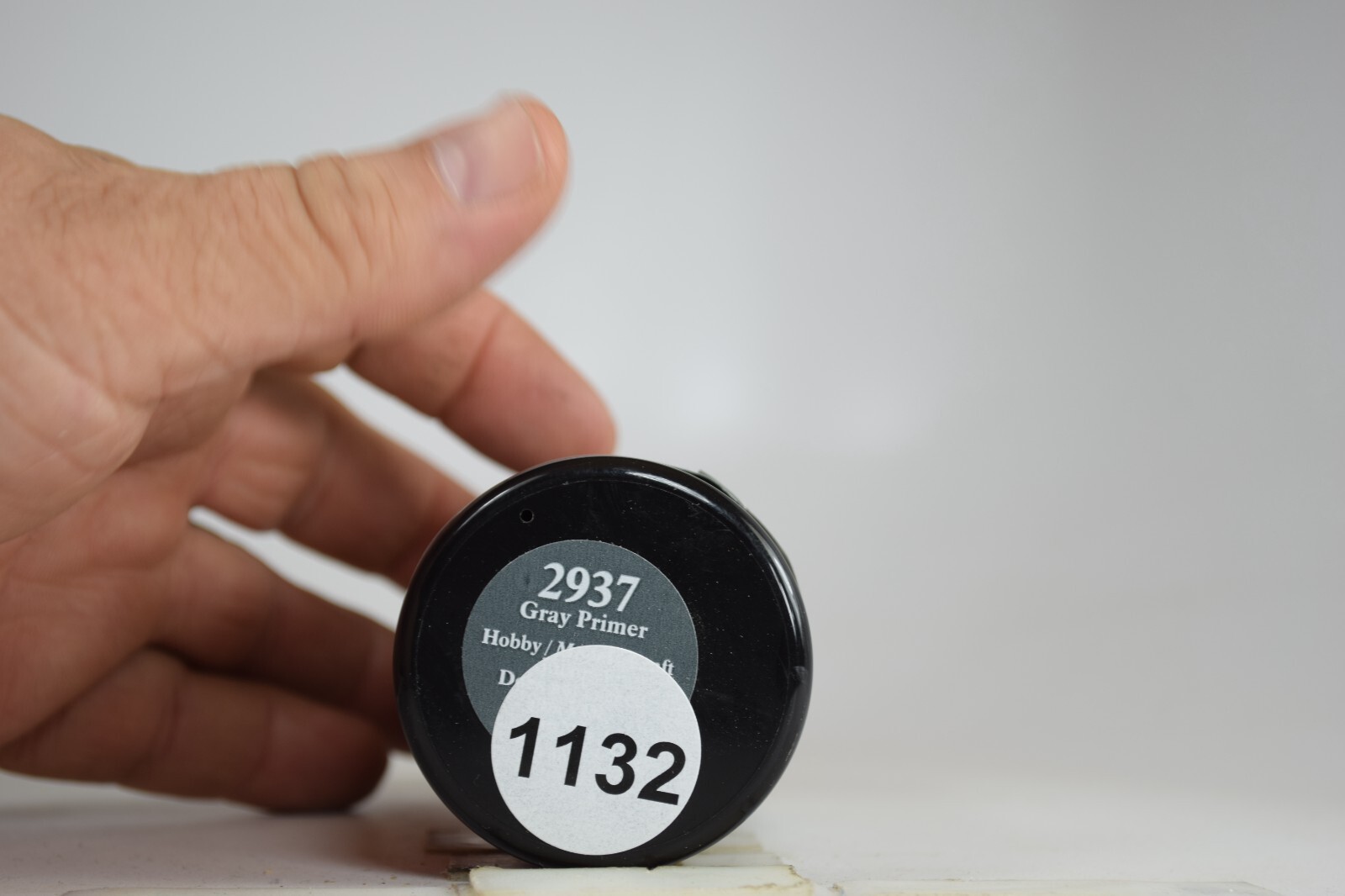 1132 GRAY PRIMER MODEL MASTER  3 oz SPRAY PAINT