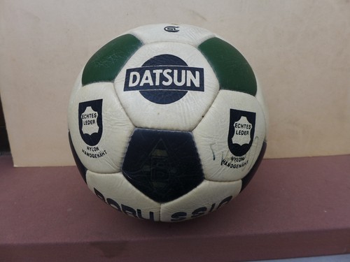 Borussia MönchenGladbach - Fussball - handsignierte Spielerautogramme 1981/82/83 - Bild 2 von 12