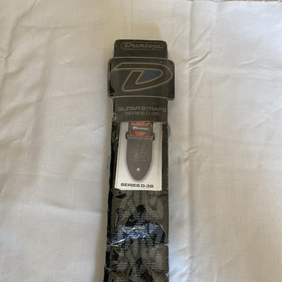 Correia de guitarra Dunlop D-38 Series celta preta/cinza nova em embalagem 2” de largura - Imagem 4 de 4