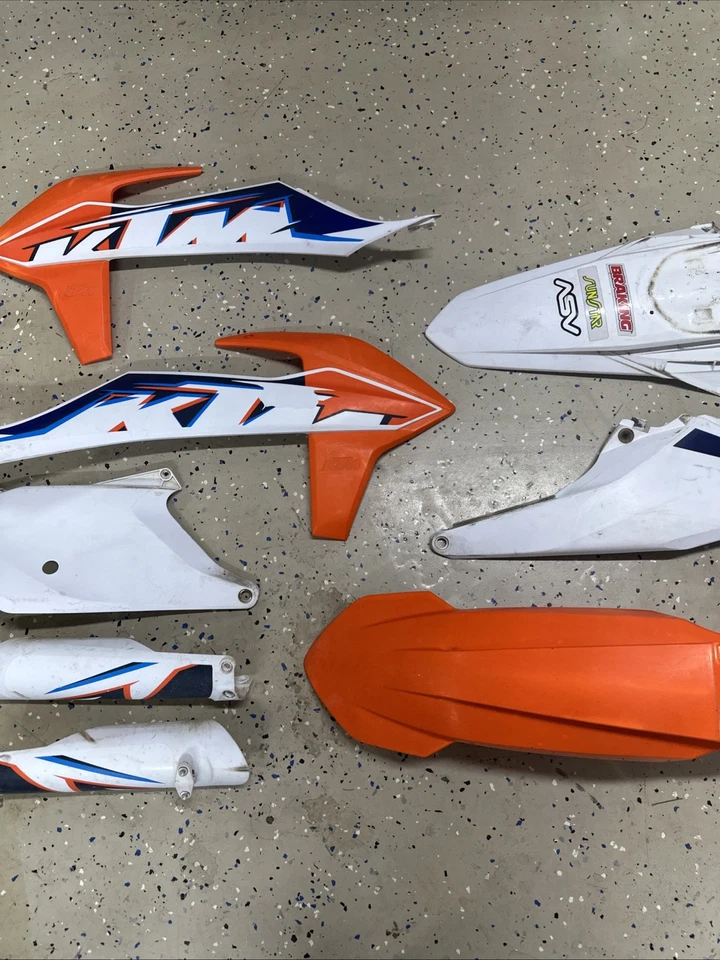 KTM 350XCF XCFW EXC 250 350 450 500 2022 kit de plástico protectores de horquilla cubiertas OEM Foto 4 de 4