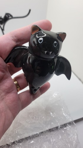 2025 Cracker Barrel Halloween 3 Pc Set Hanging Bats Salt & Pepper Shaker NEW - Picture 7 of 7
