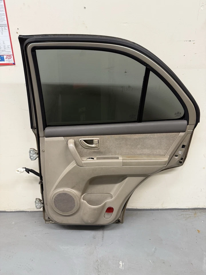 Puerta trasera lateral del pasajero Kia Sorento 2003-2009 Foto 2 de 2