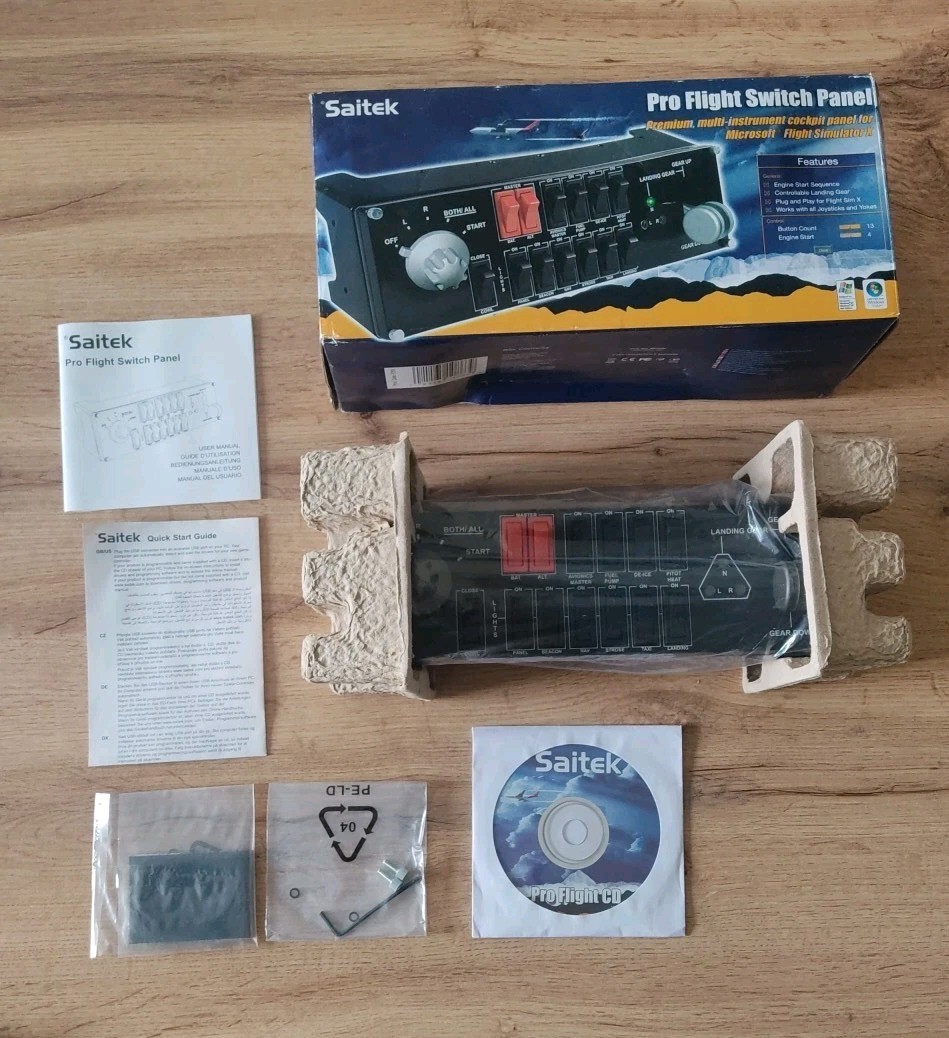 Saitek PZ55 Pro Flight Switch Panel neuf - Interrupteurs de cockpit d'avion pour PC