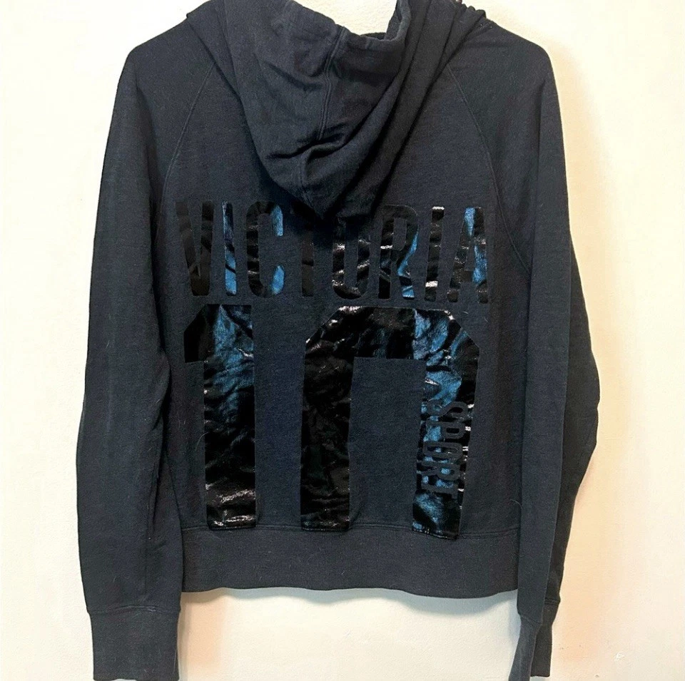 UNDERCOVER Felpa con cappuccio Victoria's Secret antracite con accenti lucidi sul retro! Taglia Media