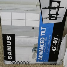 SANUS BLT2‐B1 Premium TV montaje en pared nuevo en caja 42–90" 150 lb inclinable caja abierta
