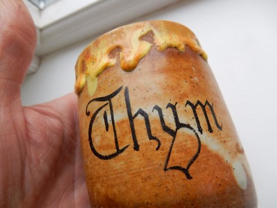 DEKOR MAIN Thymian THYMIAN A 50er Jahre geschmolzen Kerzeneffekt Topping großer Spaß sehr guter Zustand