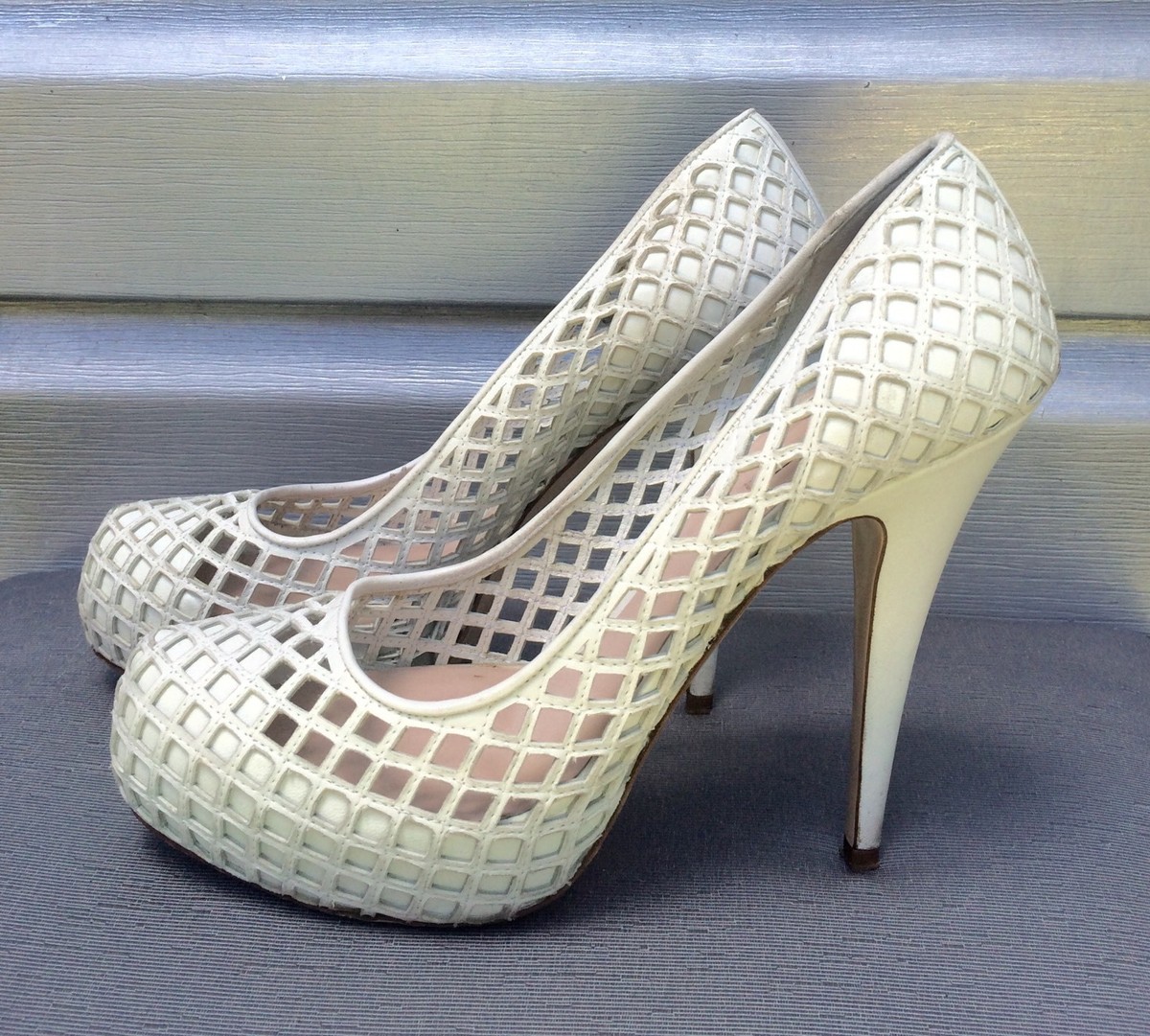 miu miu ヒール Miu Miu Heel Boot in Bianco | FWRD