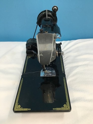 Vintage Singer Featherweight Sewing Machine in Original Case - Untested - Picture 7 of 11