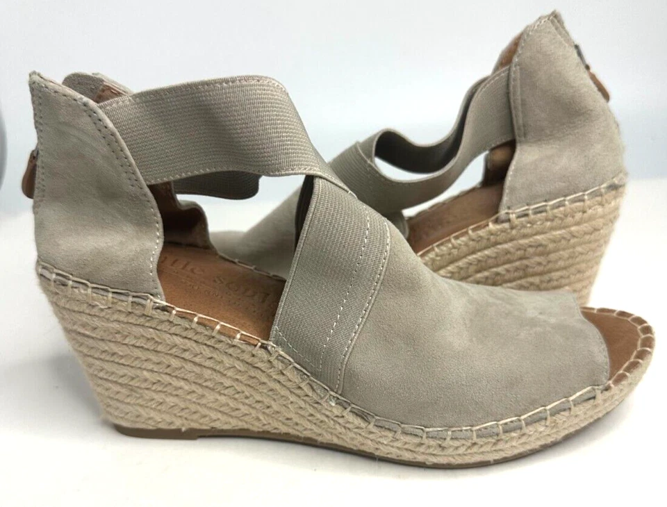 Sandalia de cuña de gamuza gris Gentle Souls by Kenneth Cole para mujer talla 6,5 M EE. UU. Foto 4 de 4