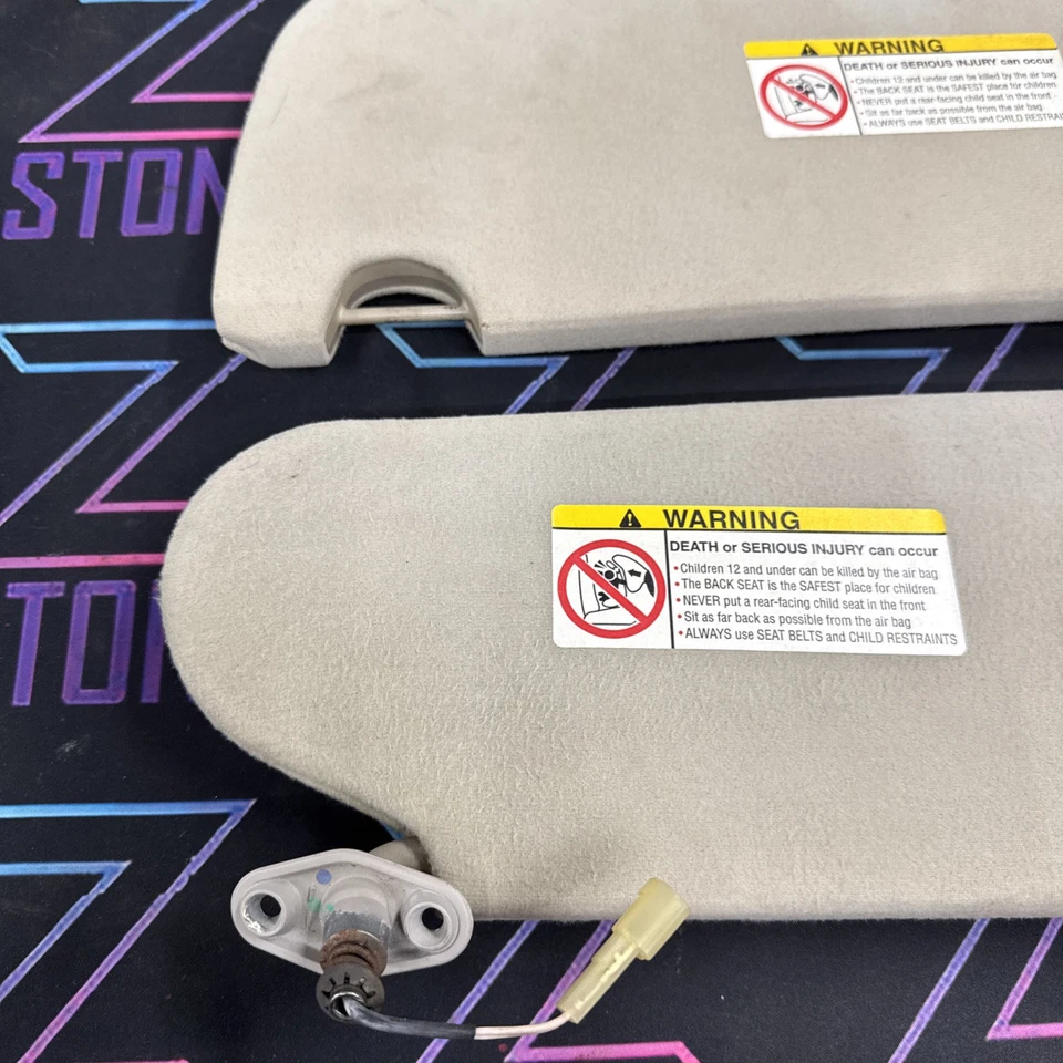 2001-2006 Dodge Stratus Driver Left Side Sun Visor Grey Lighted - Image 4 of 4