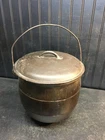 Early Wagner  10in Cast Iron 3 Leg Bean Pot Cowboy Kettle with Bail Handle