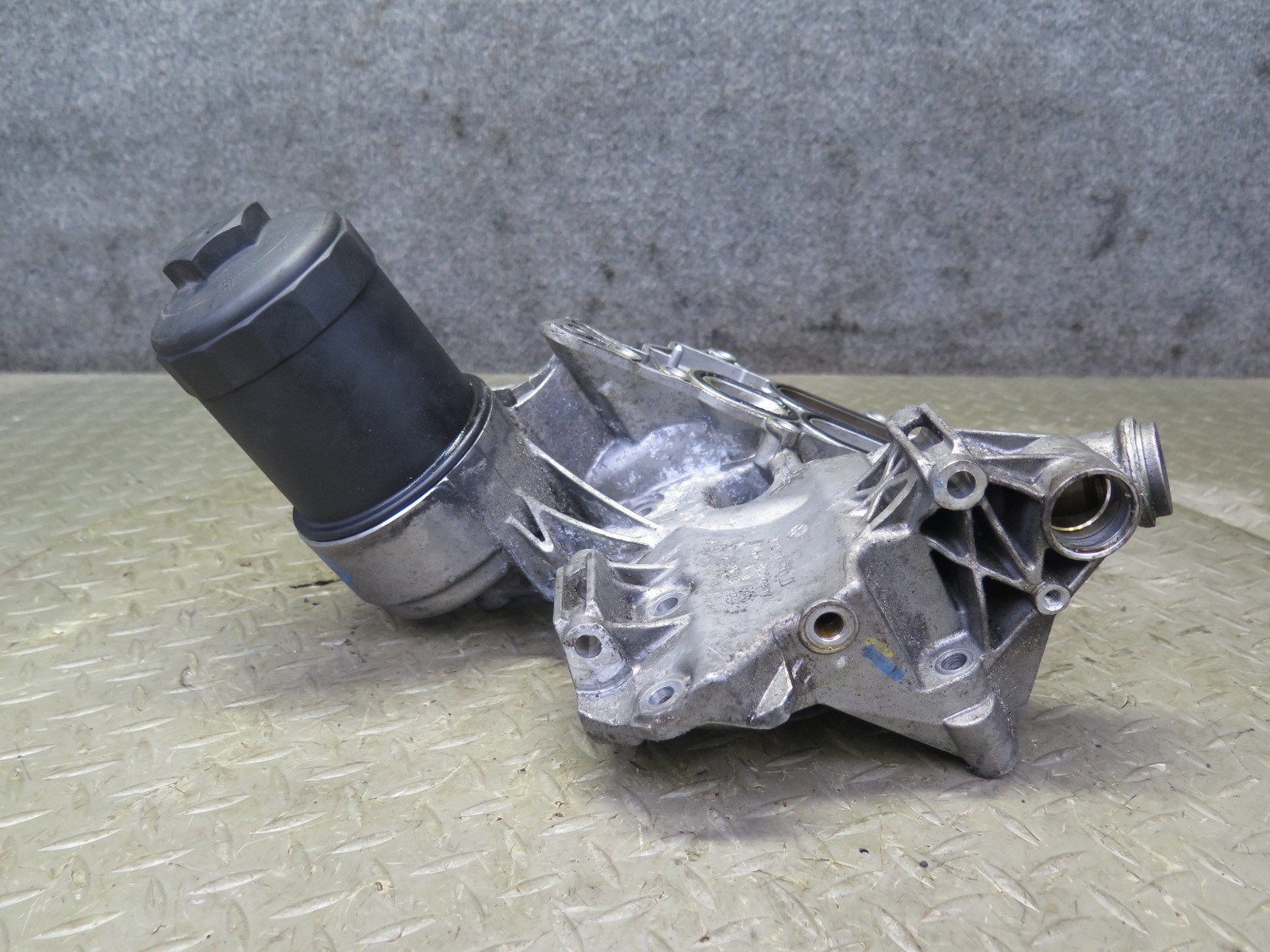 2006-2012 BENTLEY FLYING SPUR 6.0L ENGINE OIL FILTER COOLING HOUSING BRACKET
