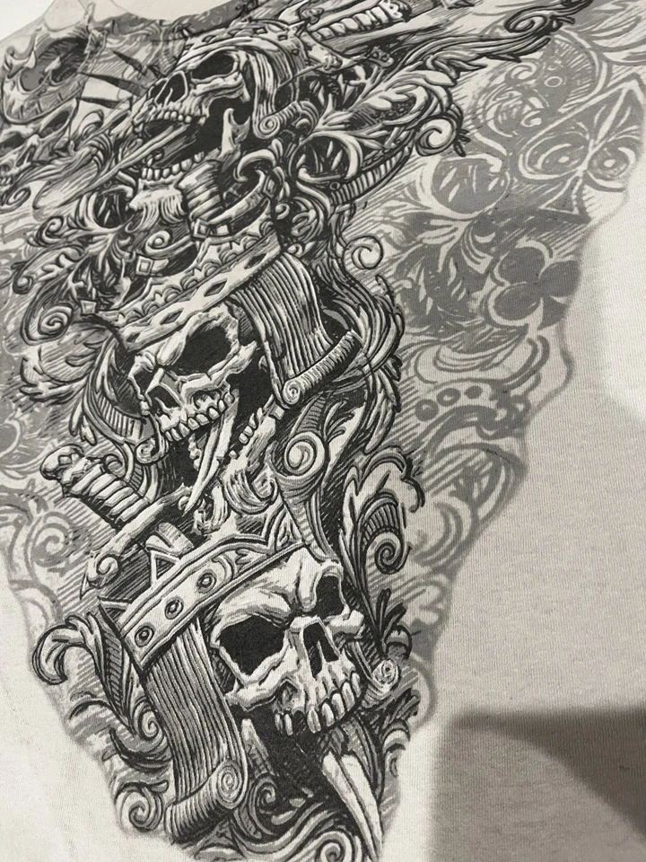 Винтажная хлопковая футболка Y2K Crown Skull от Liquid Blue средний размер  - Изображение 2 из 2