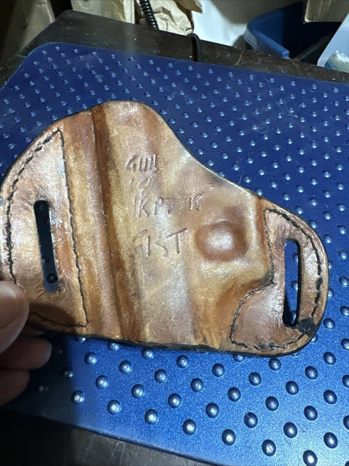 Leather 2 Slot Belt Holster For Pistols Right Hand - Image 3 of 4