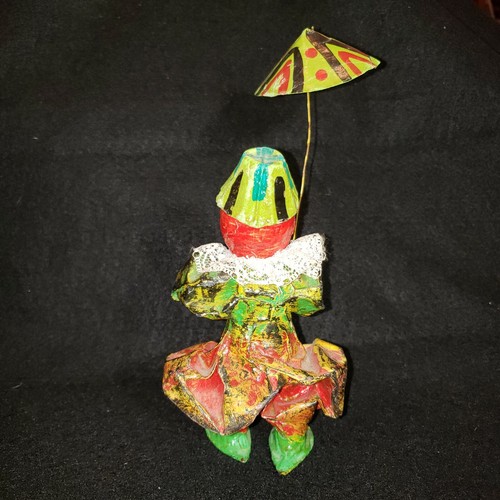Paraguas vintage de arte popular mexicano de papel maché payaso sosteniendo zapatos de paz - Imagen 5 de 8