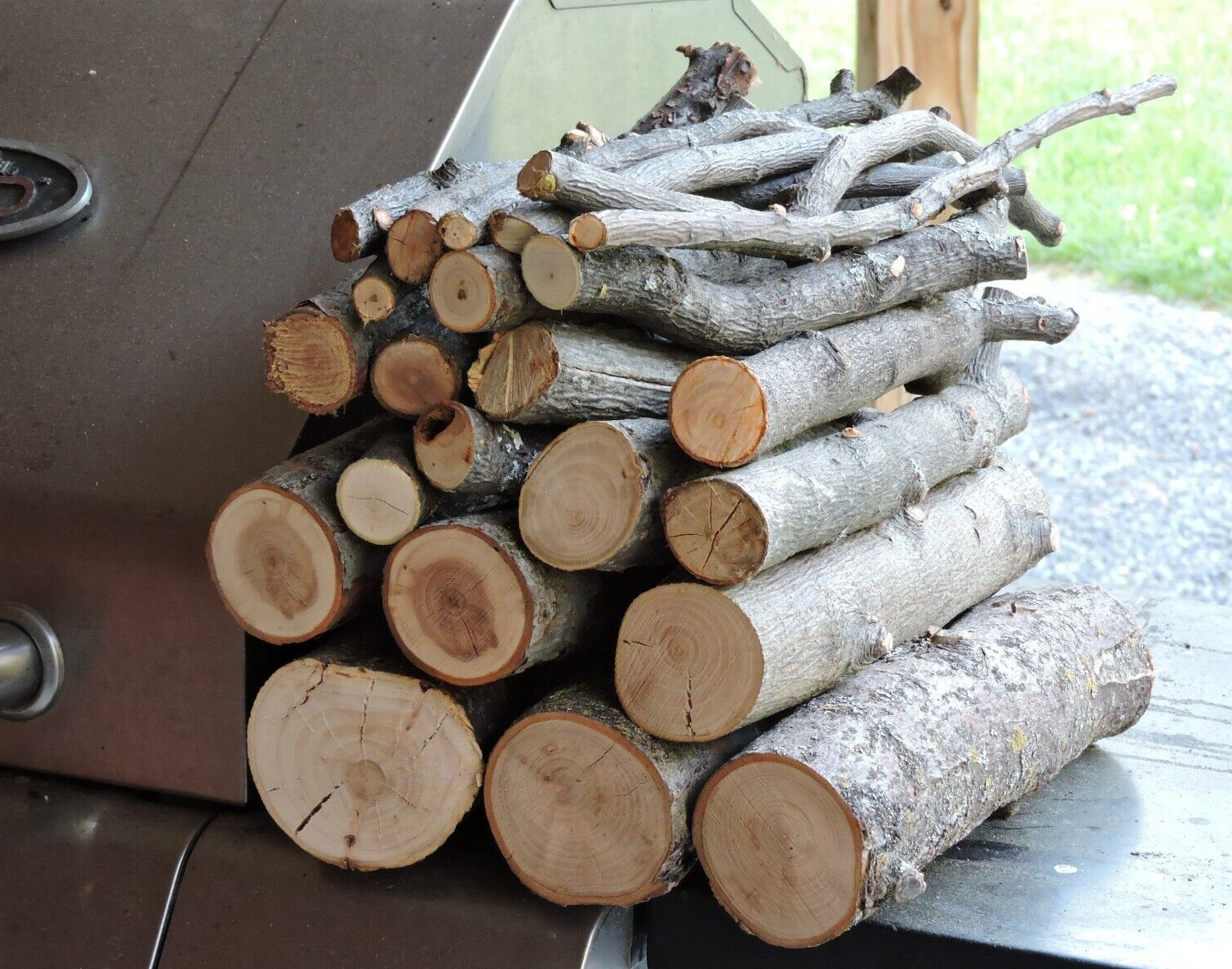 8+Lbs Apple Wood Stick Log Chunk 1/2-2"D 8-12"L for BBQ Smoking Grilling Craft