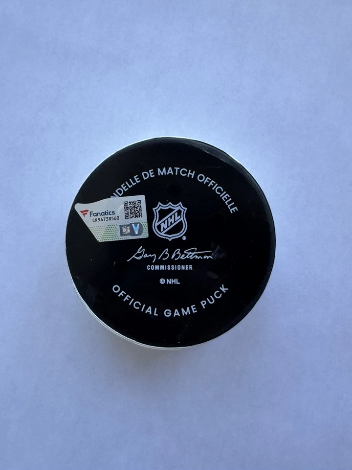 Connor Bedard Juego Usado Disco Desde 100º Punto NHL - Blackhawks v Flames 13/01/25 Foto 2 de 4