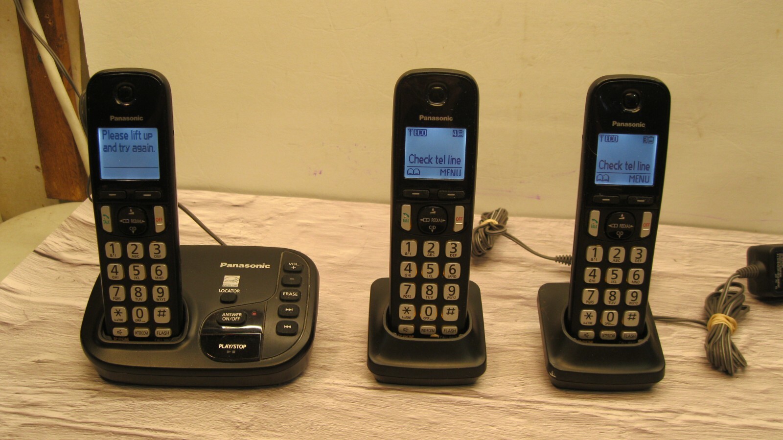 Panasonic KX-TGD22C Answering Machine with 2 KXTGDA20 Handsets