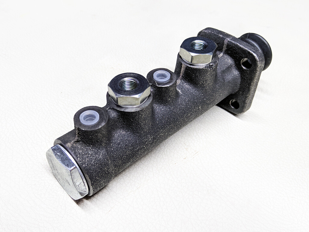 Lamborghini Espada Jarama Brake Master Cylinder 004205397  awitalian.com