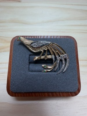 Pfau-Brosche 9 kt Gelb- & Weißgold mit Smaragd- und Diamantdetails