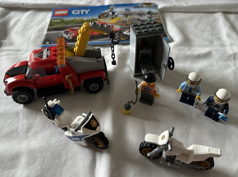 LEGO City 60137 Tow Truck Trouble Complete Set