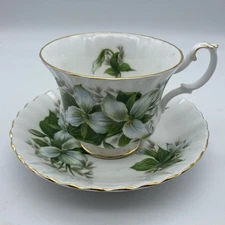 Royal Albert Bone China England Trillium Footed Scalloped Teacup & Saucer
