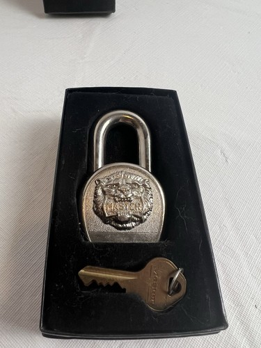 Master Lock 75° Anniversario Lucchetto Leone Cover In Scatola - Foto 2 di 5