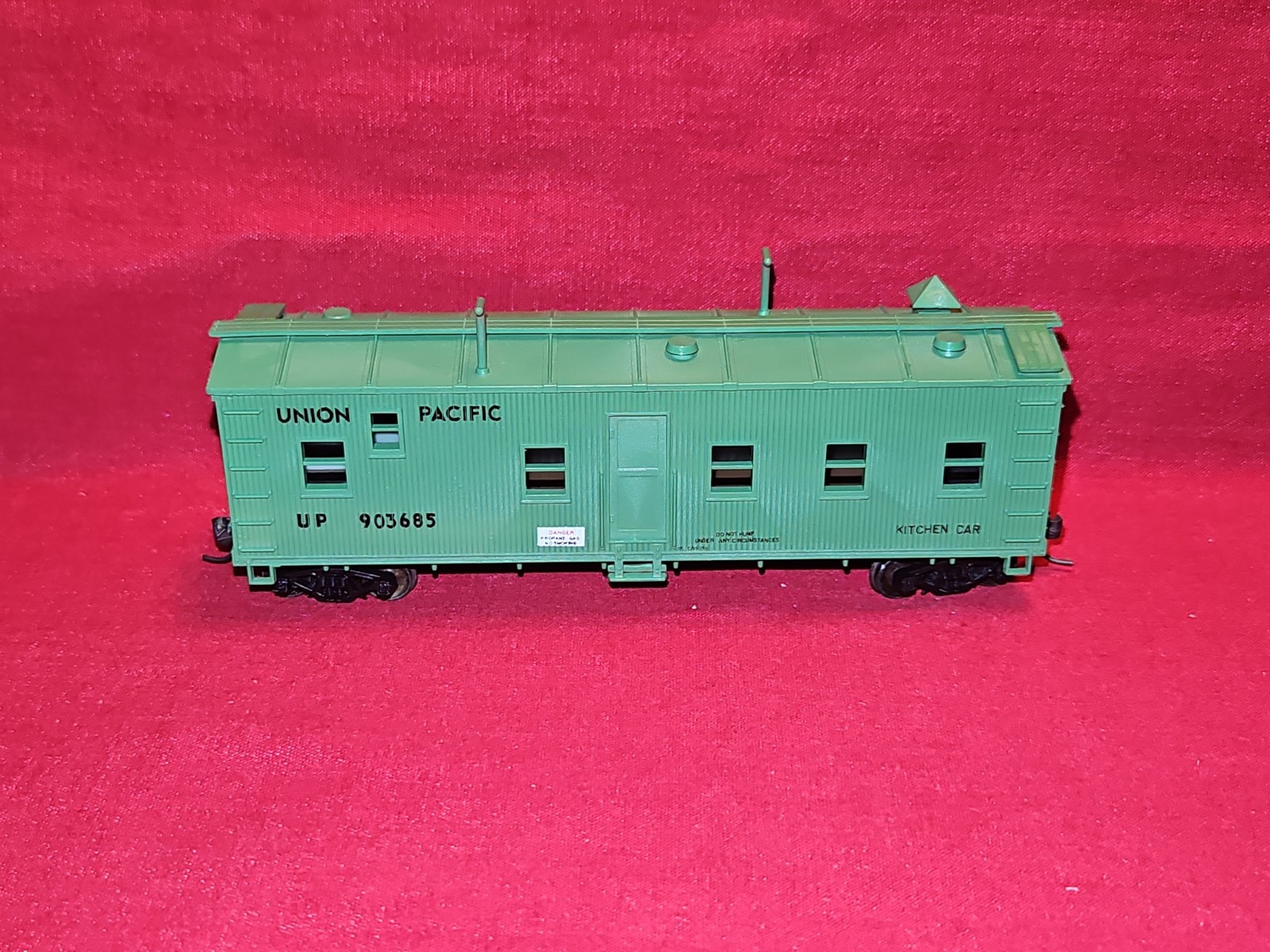 Athearn HO Union Pacific UP Maintenance Of Way Kitchen Car # 903685