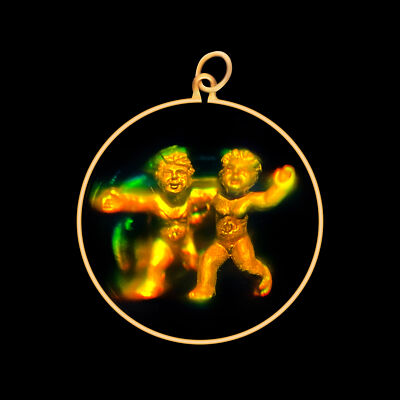 No Chain 9ct Gold Hologram Pendant 