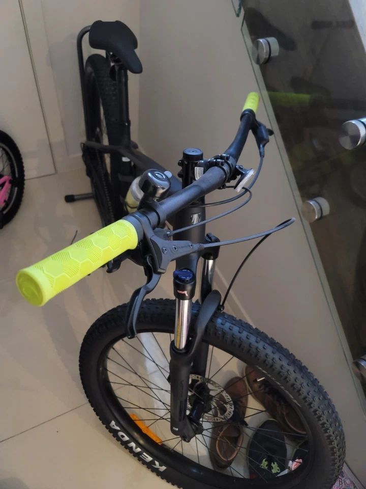 Trek Roscoe 6 Mountain Bike - image 3 of 4