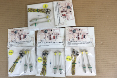 3 EICHEN EISENBAHN ZUBEHÖR AC5 4 x 2 keine STATION STIL ELEKTRISCHE GASLAMPEN SETS oa