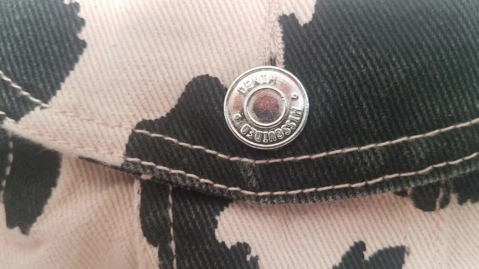 Chaqueta vaquera Missguided rosa negra con estampado animal talla 0 Foto 4 de 4