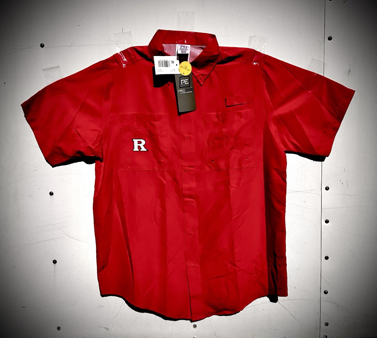 Rutgers  Scarlet Knights. Men’s Vented Fishing Shirt UPF 50+. Size Small. NWT.