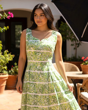 REVIEW Dress Size 8 Green Floral Fit & Flare Pockets No Belt Corporate Work