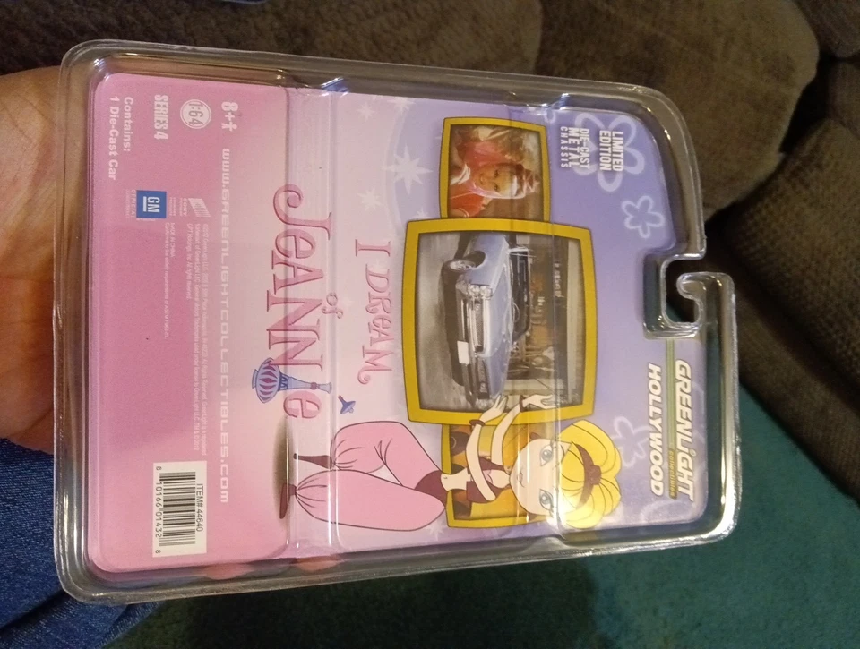 GREENLIGHT COLLECTIBLES Hollywood I Dream of Jeannie 1967 Pontiac Convertible - Image 2 of 2