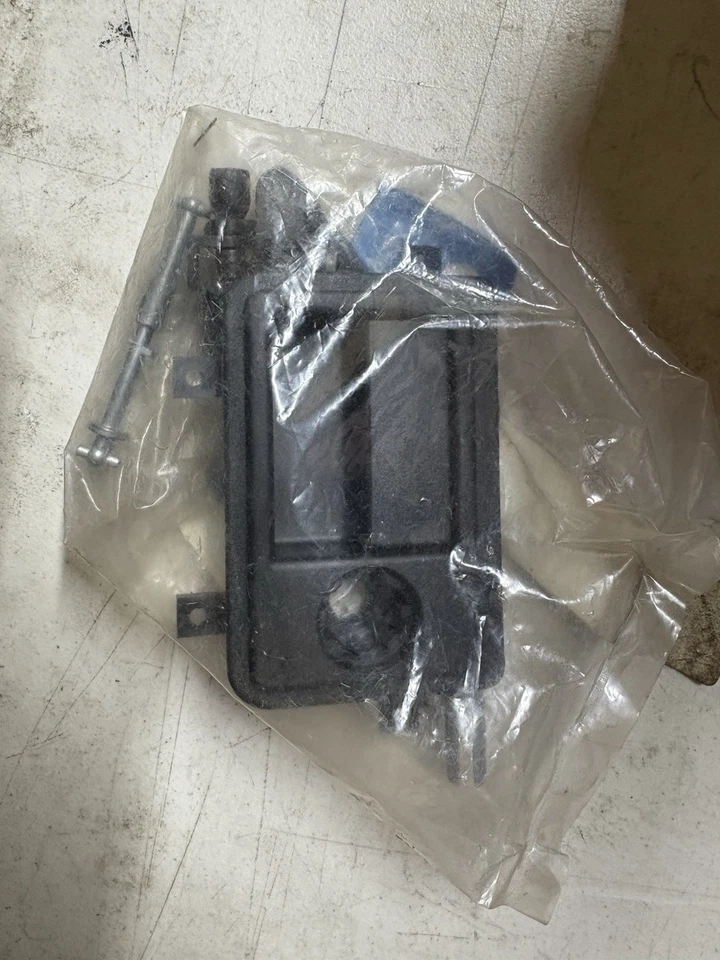 Kit de cierre de guantera original Volvo 6818224-5 Foto 2 de 2