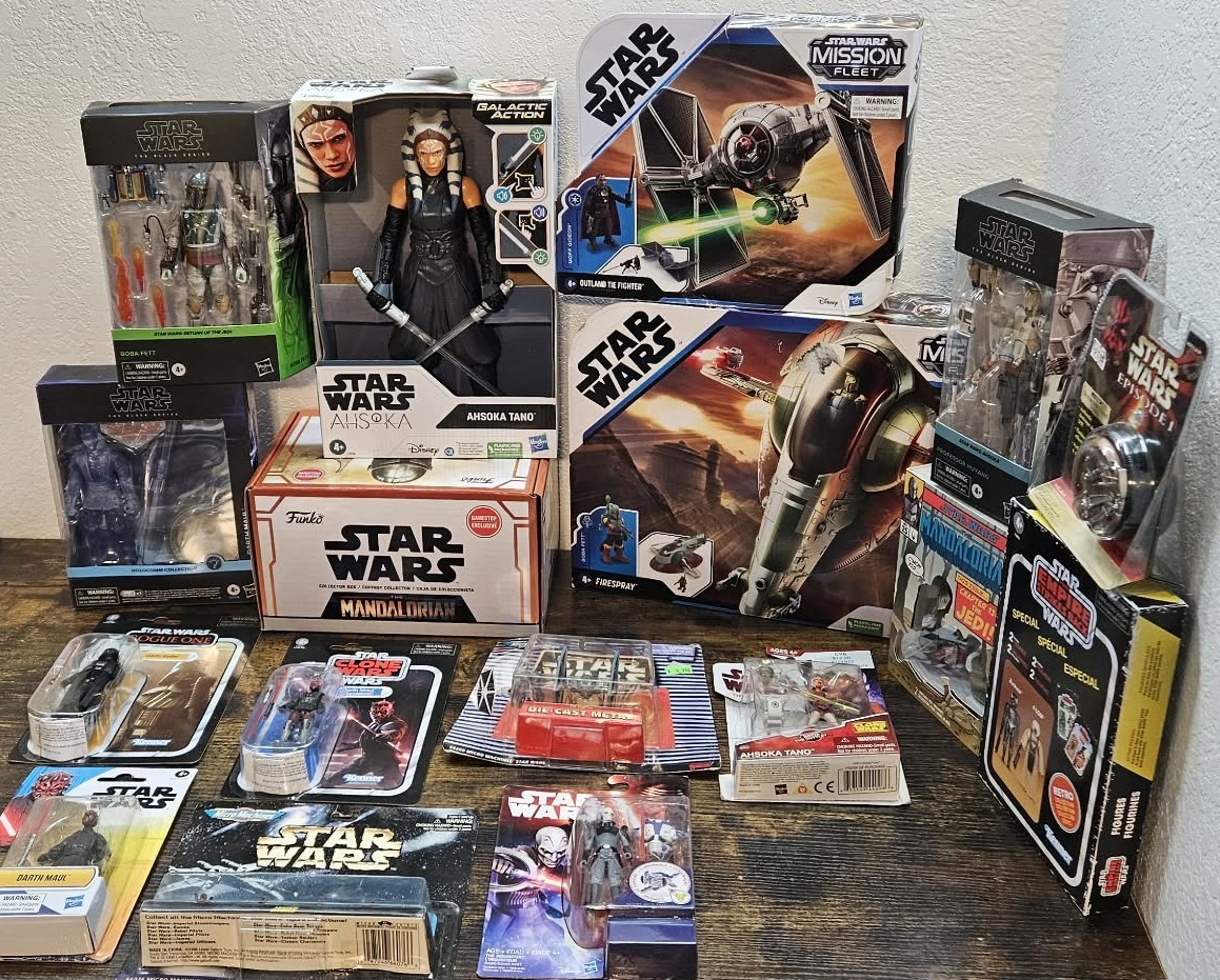 Large Star Wars Collectible Toy Lot - Vader Maul Fett Grogu 