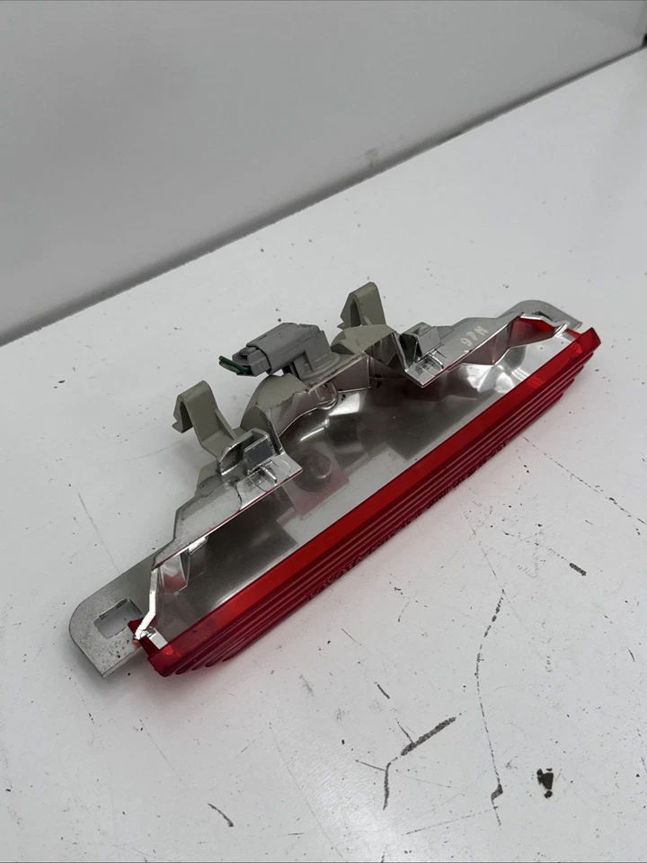 Tercera lámpara de freno para puerta trasera Lexus RX300 1999-2003 Koito 48-10 B261-17 Foto 2 de 4