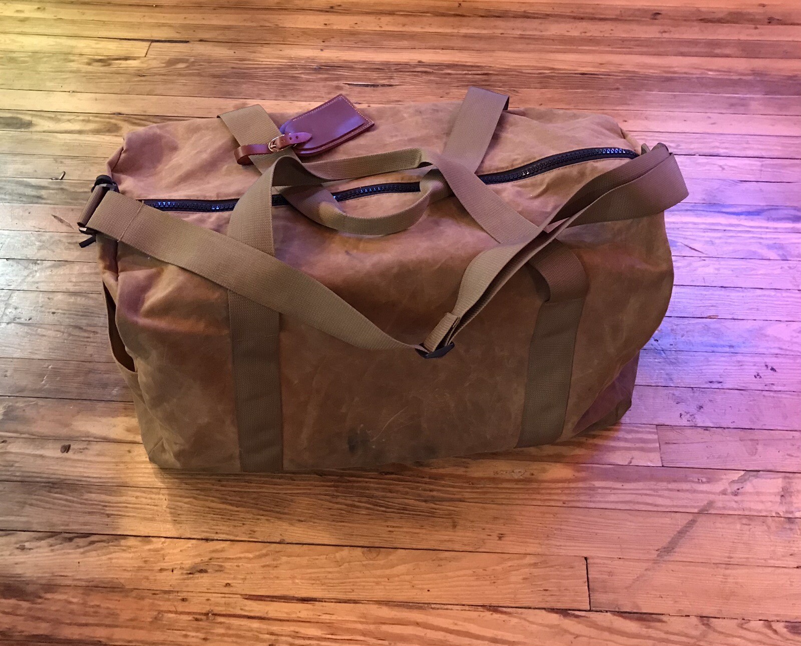 FILSON DUFFEL BAG USED VG WITH STRAPS ID TAG UTILITY TRAVEL CARRYON AS