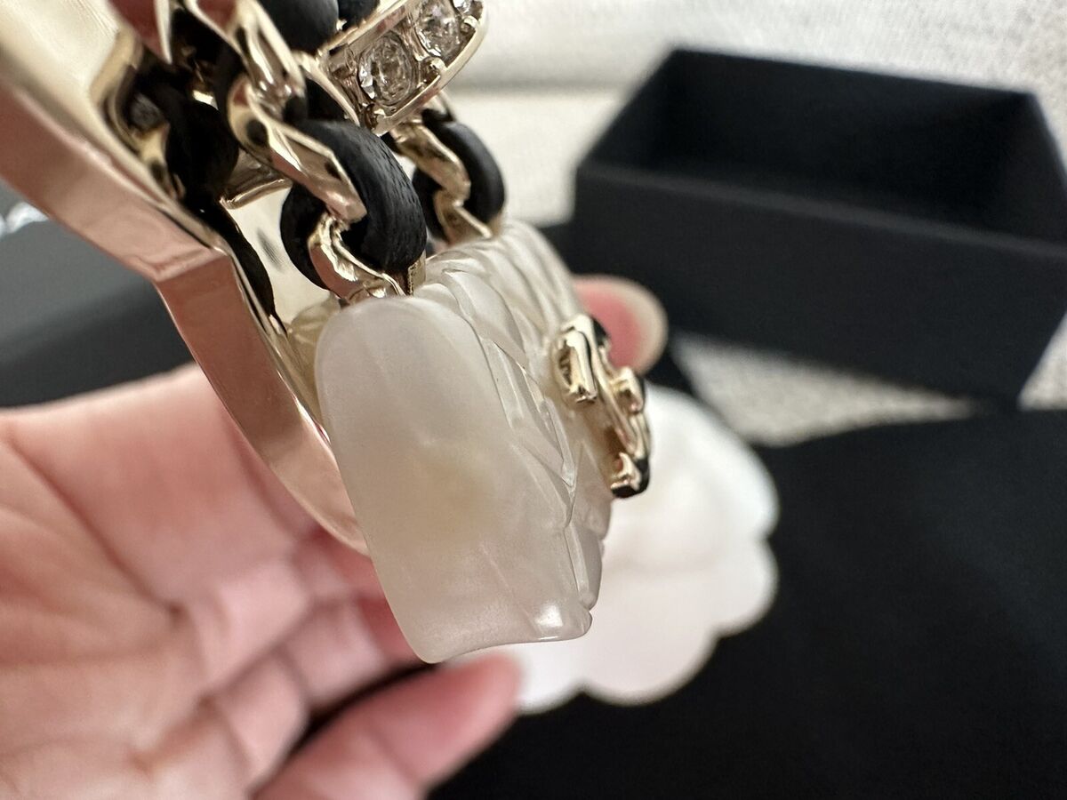 NIB 100%AUTHENTIC Chanel 23C CC Logo Brooch White Resin Bag NIB 100%AUTHENTIC Chanel 23C CC Logo Brooch White Resin Bag
