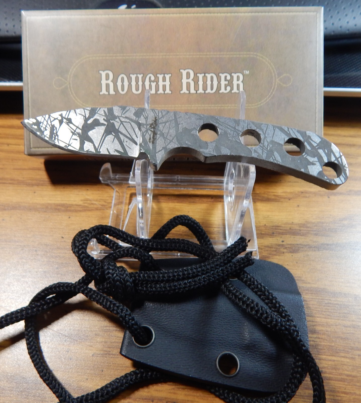 ROUGH RIDER RR1477 CAMO FIXED BLADE NECK KNIFE W/SHEATH NEW IN BOX LQQK
