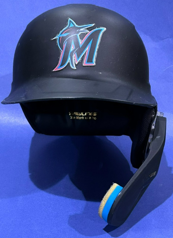 WINKLER SIZE 7 1/8 MIAMI MARLINS GAME USED HELMET RIGHT-HANDED TEAM ISSUED MLB