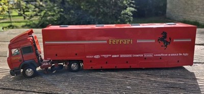 Alte Autos Maßstab 1:43 Modell Iveco Turbostar LKW und Anhänger Ferrari Racing