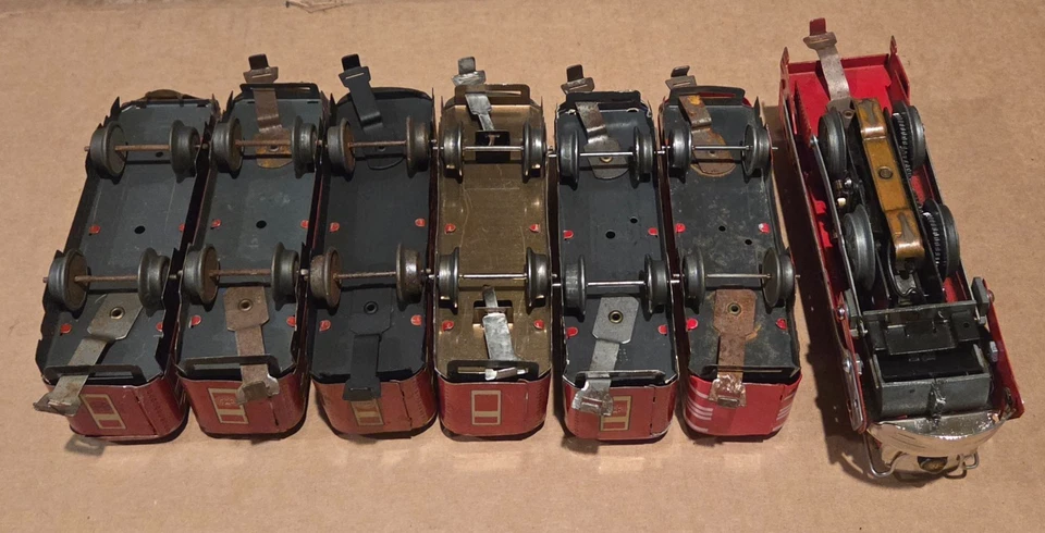 Custom Smoking Marx Red 494 Engine & Red Tender W/Pullman Passenger Cars  - Image 4 of 4