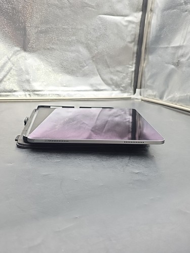 USADO Apple iPad Air 13" • 128 GB • M2 • Solo Wi-Fi • MV273LL/A • Gris espacial - Imagen 6 de 7