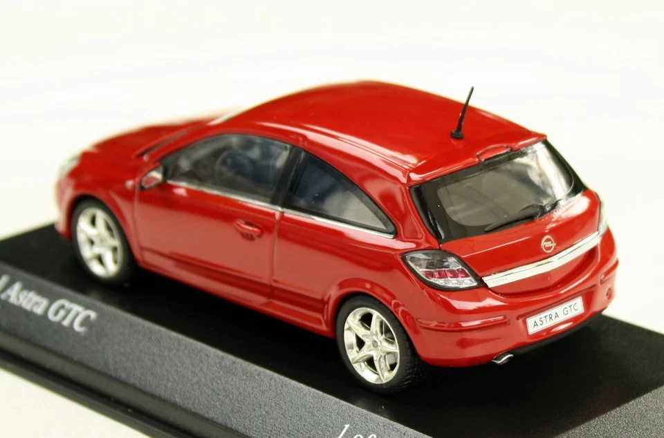 Opel Astra H GTC Bj. 2005-2006, Magma Red, Minichamps-Modell IN M.1: 43, Boxed - Изображение 2 из 4