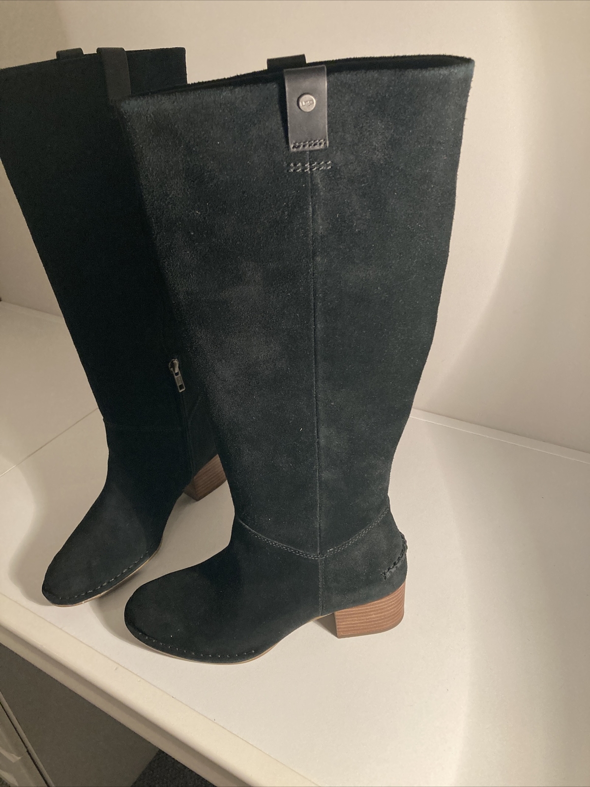 Women’s UGG Arana Boots. Black. UK 4. BNIB. RRP £195 image 2